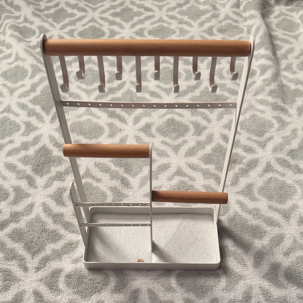 Amazon White and Brown Jewelry Organizer